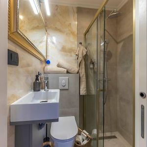 Deluxe Two-Bedroom Apartment